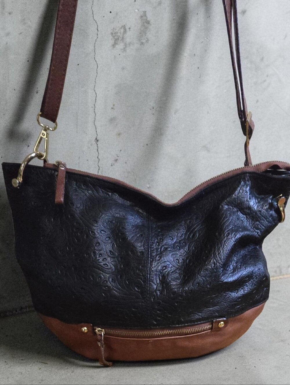 LAVORAZIONE ARTIGIANALE  Italian Artisan Leather Tooled Embossed Hobo Bag